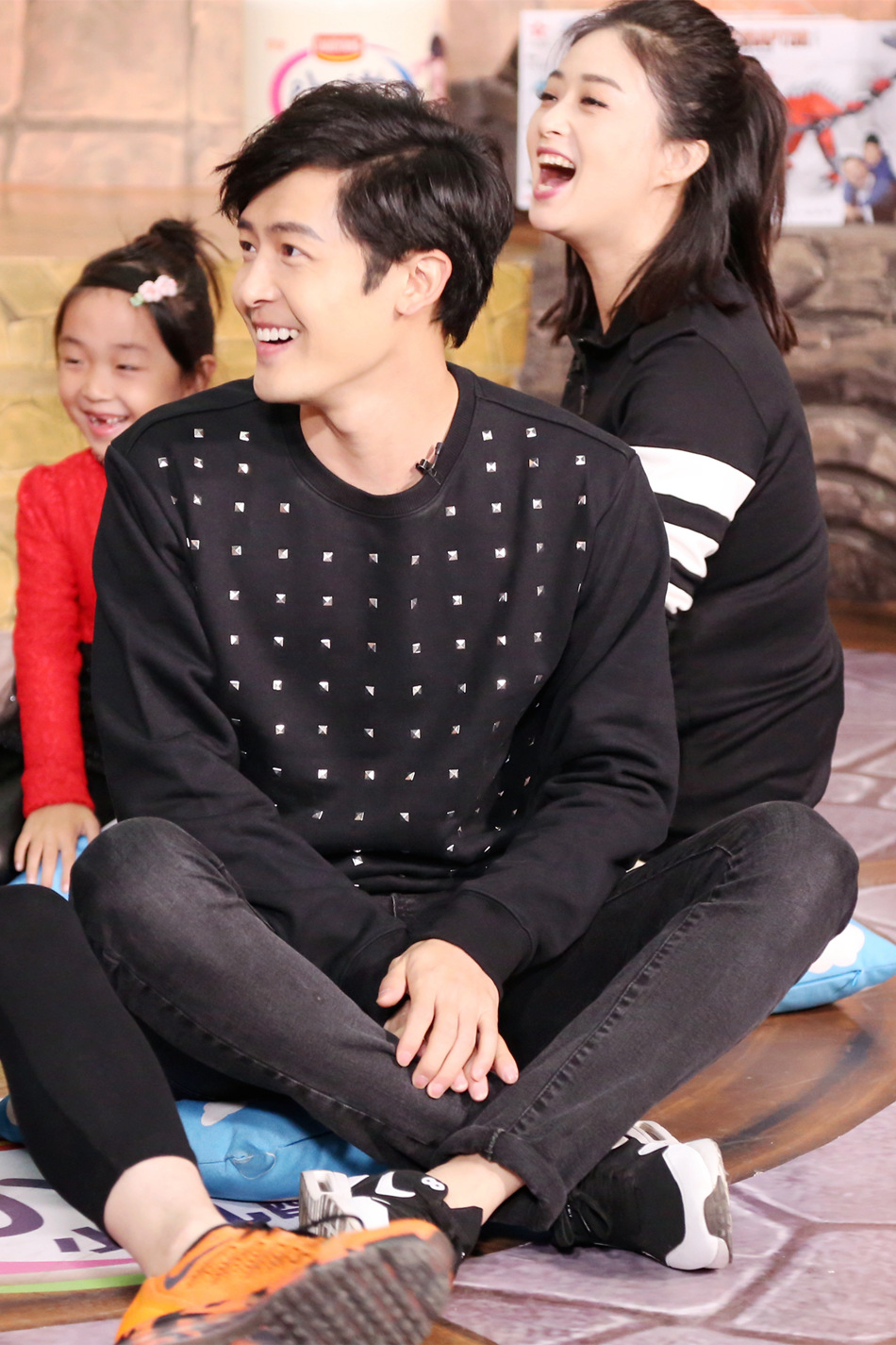 近日,演员付辛博参与录制的综艺节目《疯狂的麦咭》的一组现场照曝光.