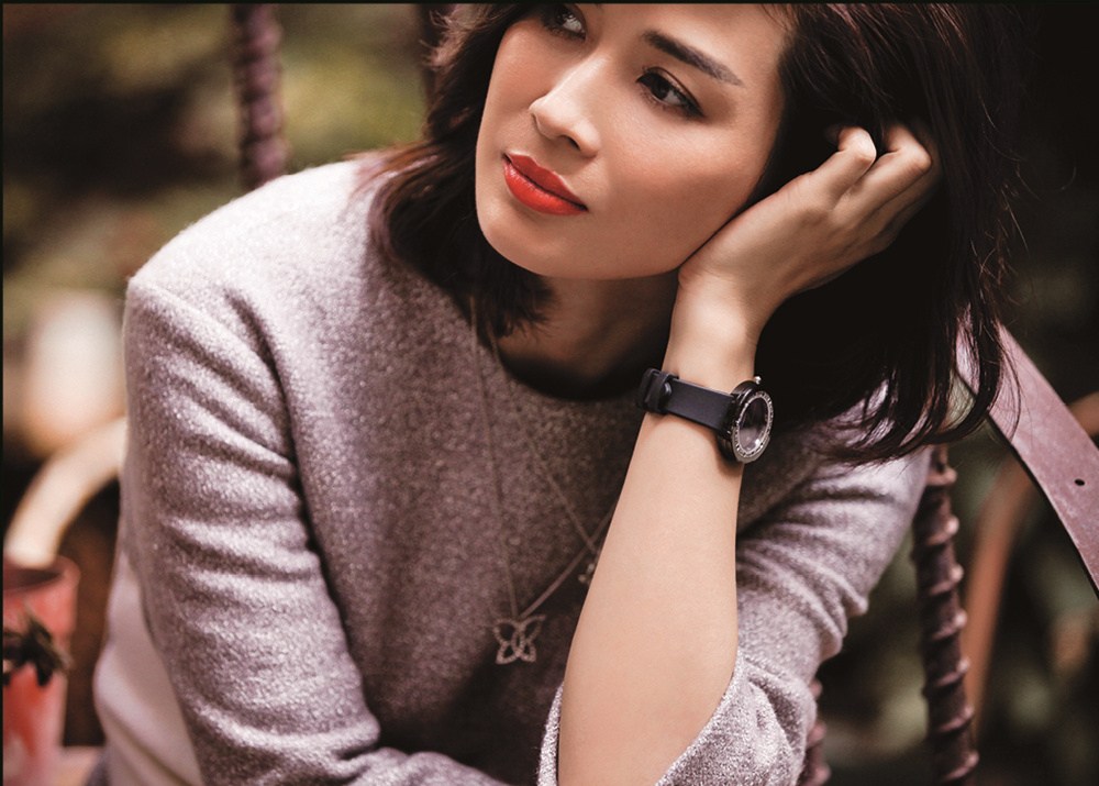 童蕾华美生日写真曝光 花式珠宝展优雅格调