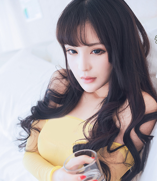 性感车模颜瑜转型 入驻繁星开启音乐新征程