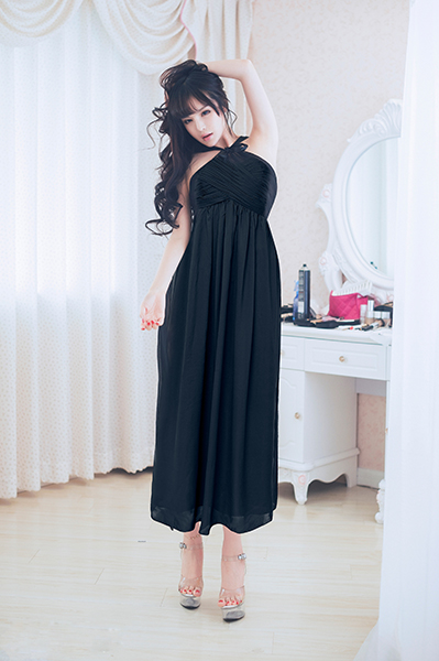 性感车模颜瑜转型 入驻繁星开启音乐新征程