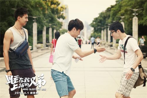 "兄弟见面礼"手势诙谐有爱