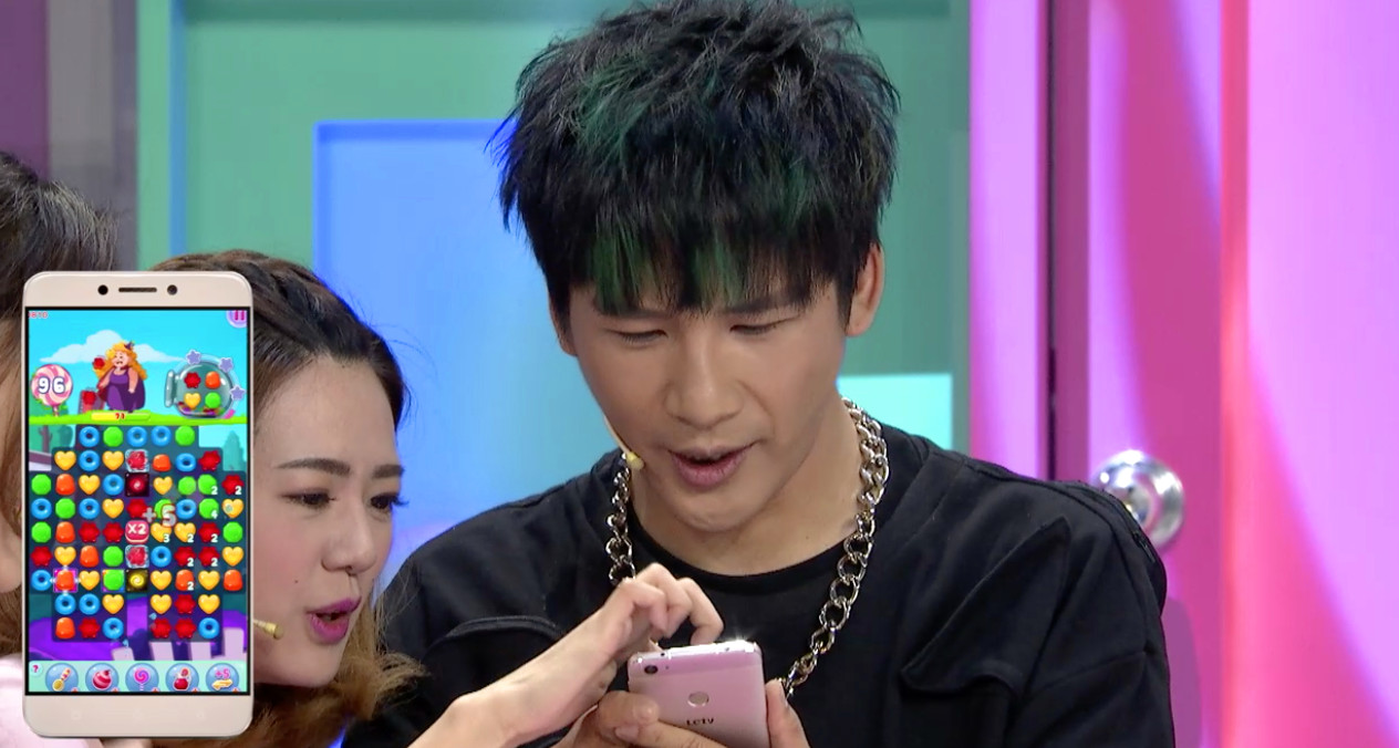 大张伟《颜值大战》走指压板 被笑像老年人行动不便_综艺要闻_娱乐