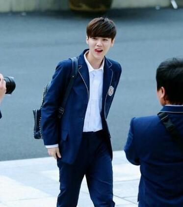 鹿晗重返十七岁唱儿歌温柔声线酥化一片迷妹