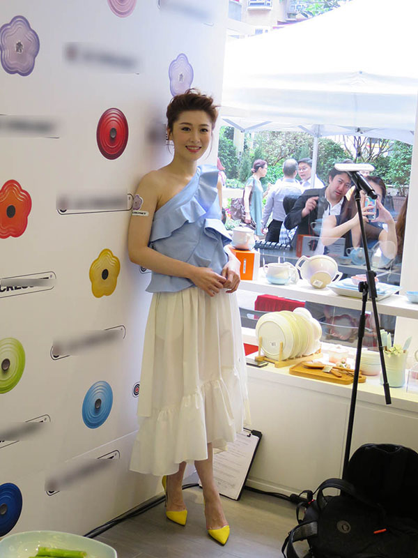 近日,周丽淇(niki)出席厨具活动,由名厨师为她炮制一道法国菜,她坦言