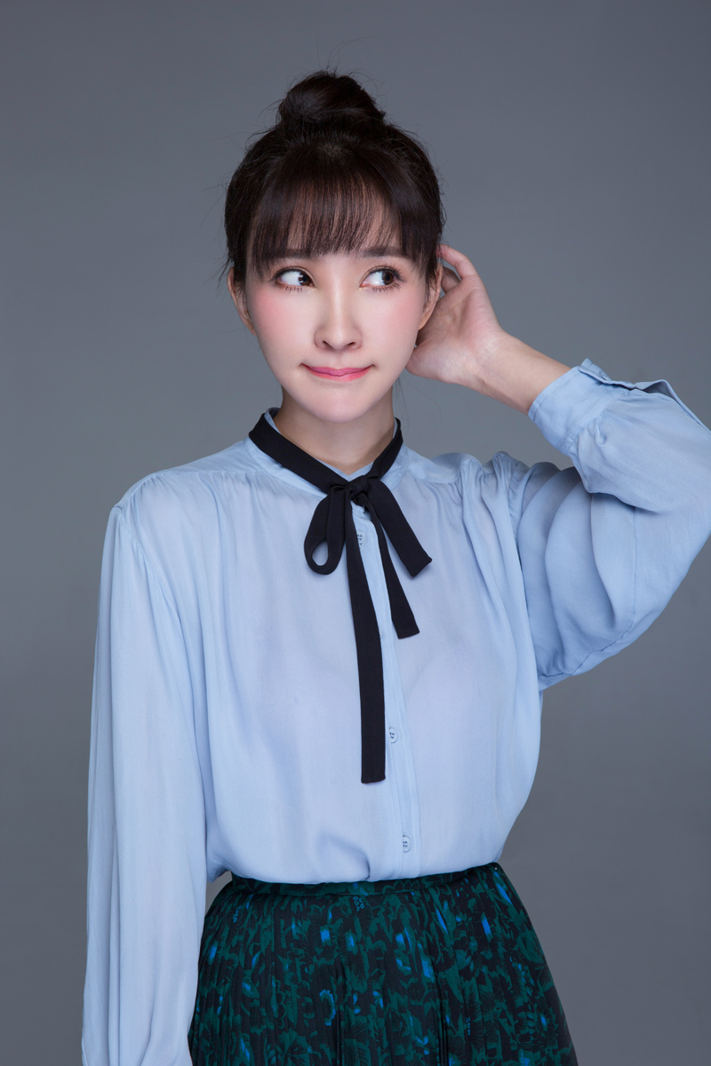 日前,在热播剧《武神赵子龙》中扮演蔡夫人的新生代女演员卢莹推出了