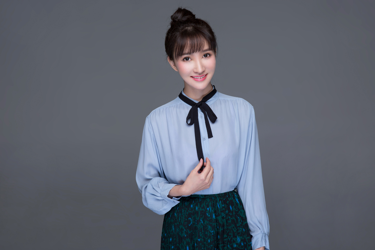 卢莹写真娇俏可爱 与《赵子龙》剧中形象反差巨大