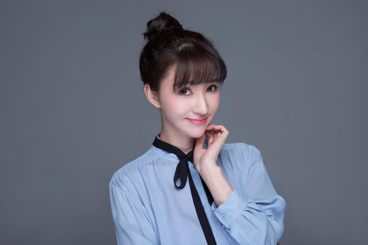 卢莹写真娇俏可爱 与《赵子龙》剧中形象反差巨大