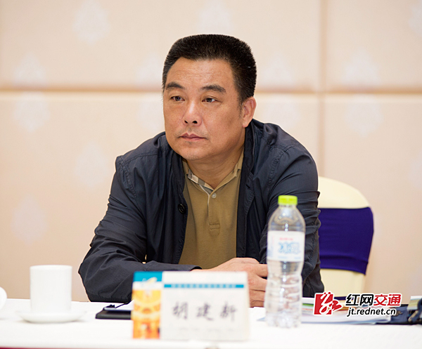 湖南省交通运输厅党组成员,副厅长胡建新指出,要以"四好农村路"创建为