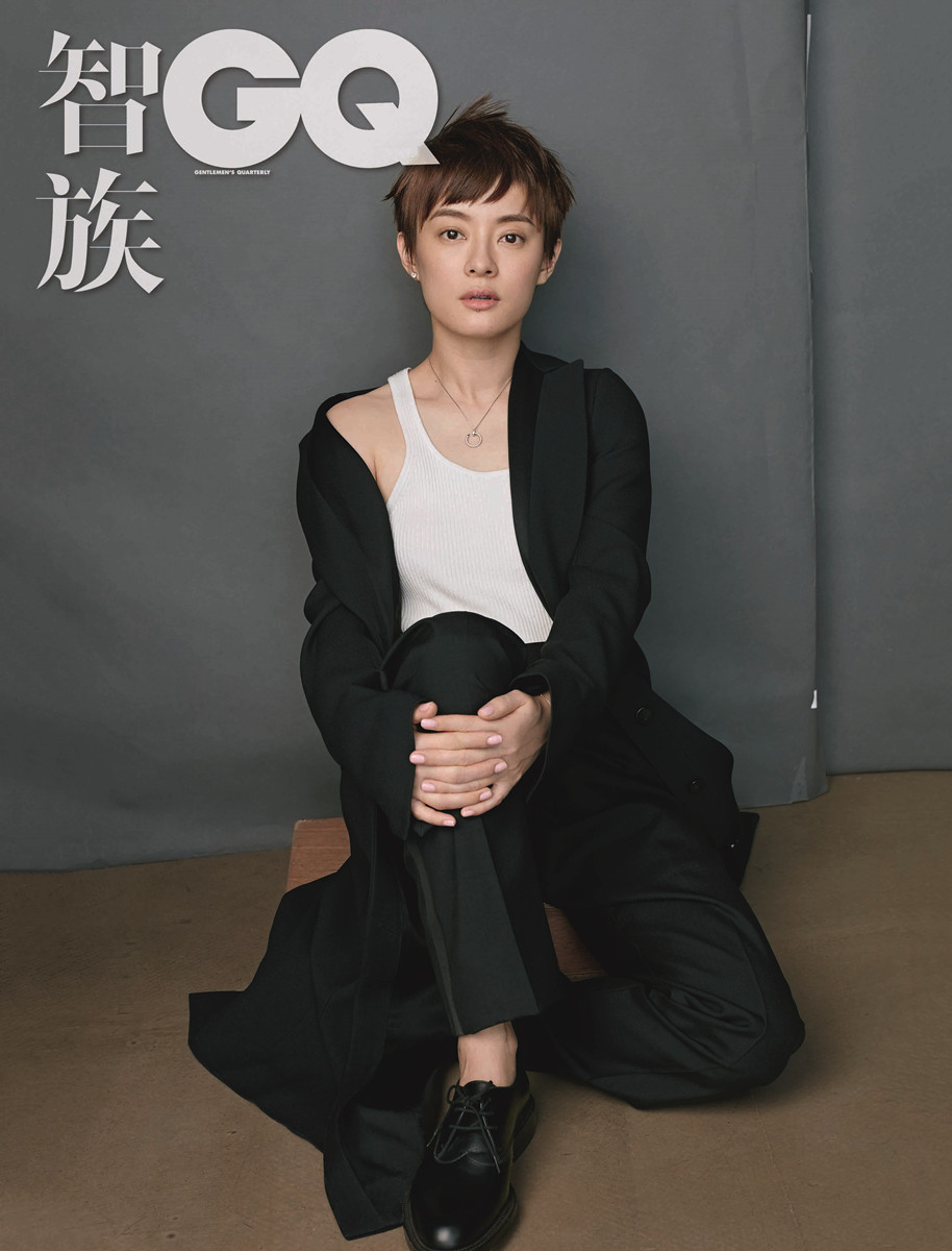 孙俪酷感之姿登男刊封面 西装造型英气逼人