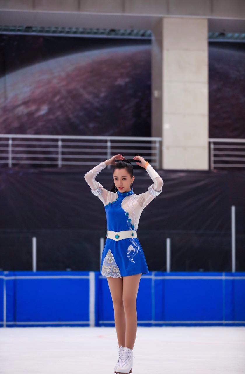 贾乃亮张伟枕头大战 高冷闫笑被众星捧月