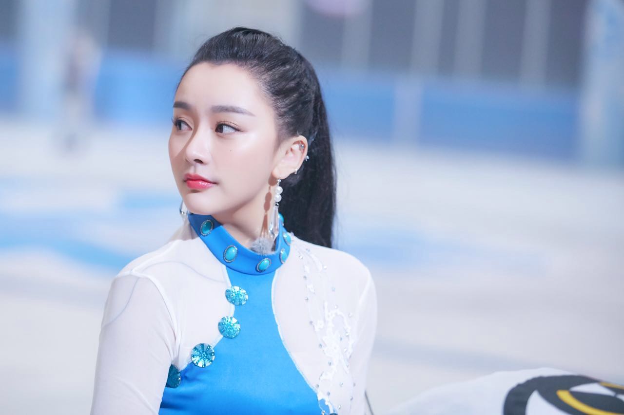 贾乃亮张伟枕头大战 高冷闫笑被众星捧月