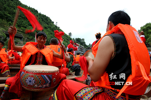 摆手迎吉祥 龙山县土家族社巴节盛大举行(组图)