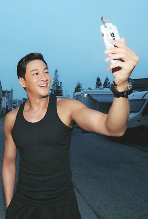 何润东《游戏规则》秀肌肉 拍戏迎难而上