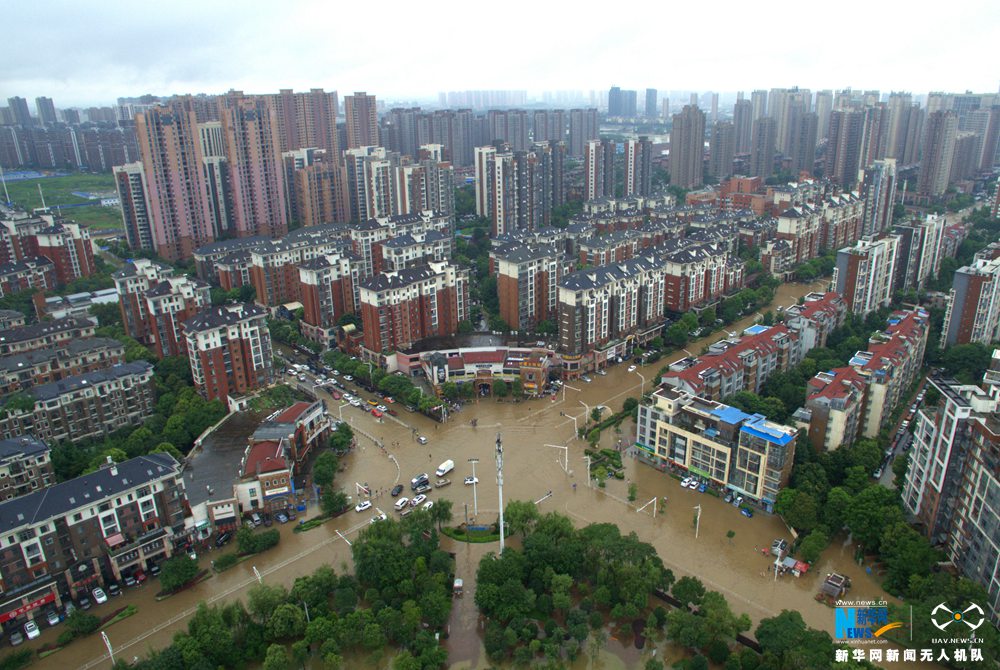 航拍强降雨后的武汉:城区渍涝严重 交通瘫痪