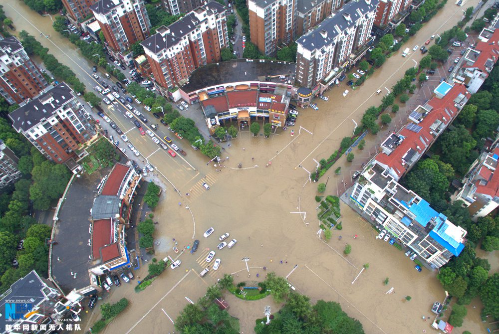 航拍强降雨后的武汉:城区渍涝严重 交通瘫痪