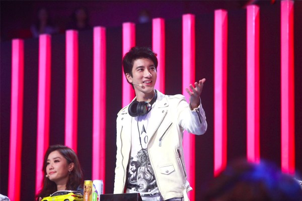 《盖世英雄》王力宏遭玲花表白 与曾毅"比傻"_综艺要闻_娱乐频道