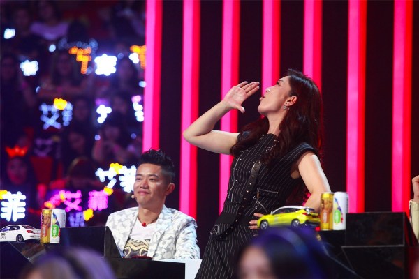 《盖世英雄》王力宏遭玲花表白 与曾毅"比傻"_综艺要闻_娱乐频道