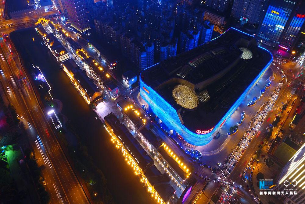 【"飞阅"中国】航拍楚河汉街夜景 感受现代"清明上河图"