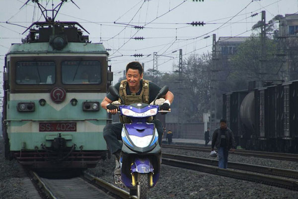 "吴京骑"火车