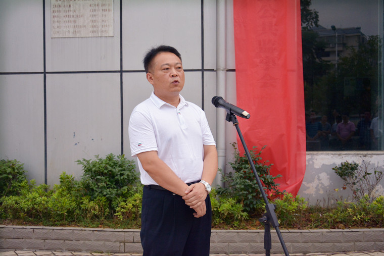 2吉首市委副书记陈晓龙讲话.jpg