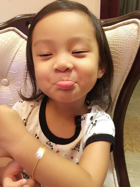 熊孩子模式开启!甜馨自剪"狗啃式"刘海