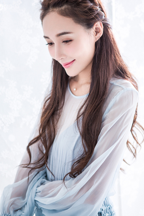 黄梓熙唯美写真曝光女神范儿十足