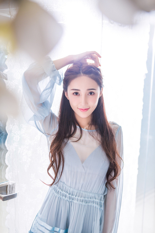 黄梓熙唯美写真曝光女神范儿十足