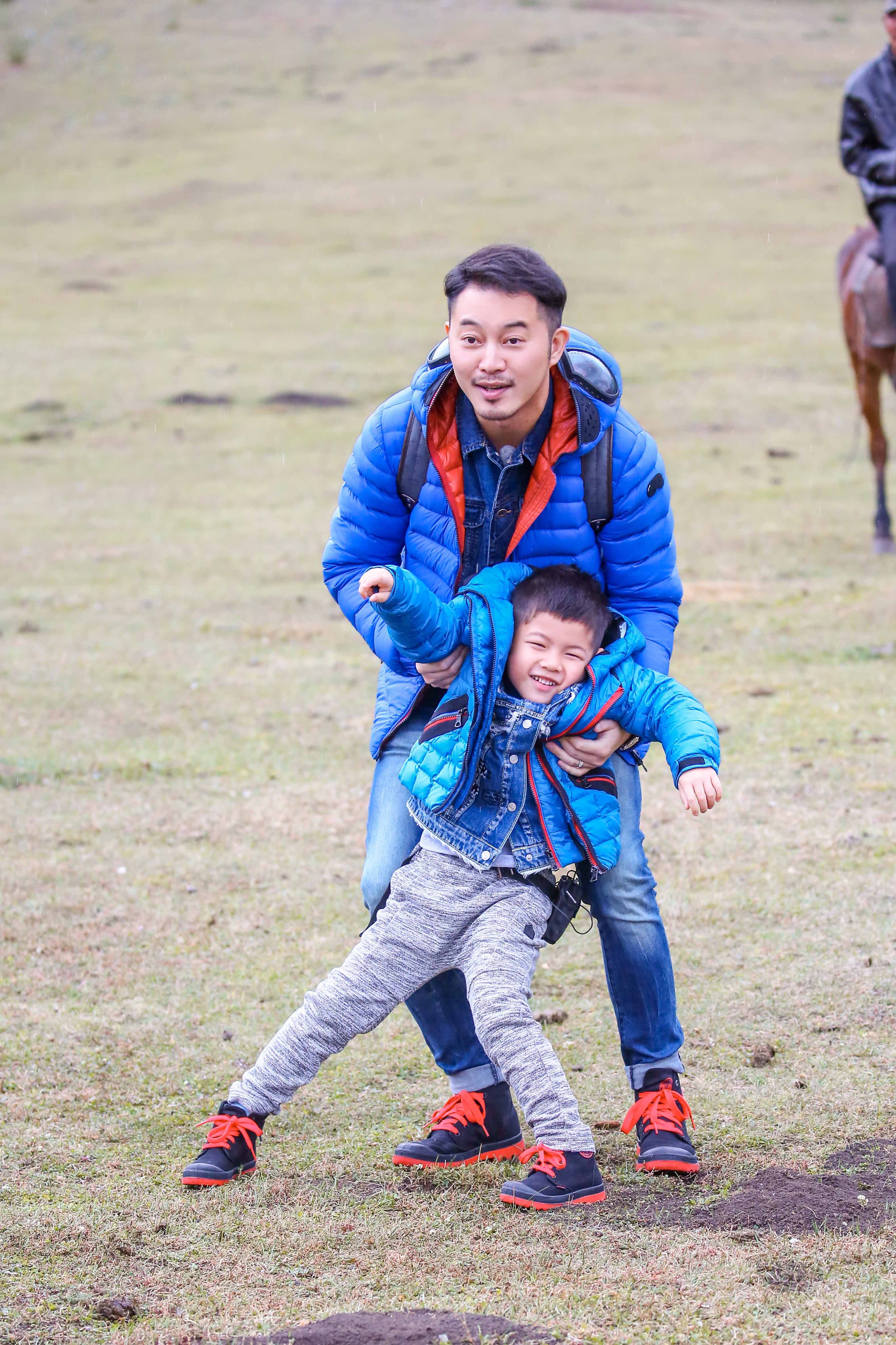 最萌街拍爸爸4沙溢与萌娃颜值超高