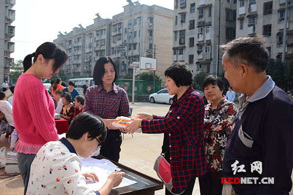 长沙雨花区:敬老尊老风气足 社区重阳佳节情意浓
