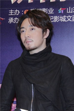 导演宁海强执导,著名编剧赵冬苓,赵宁宇编剧,罗礼贤担任动作指导的