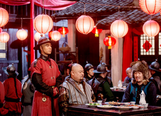 由包贝尔,贾玲,王鸥等人主演的古装喜剧《欢喜密探》上档播出,袁成杰