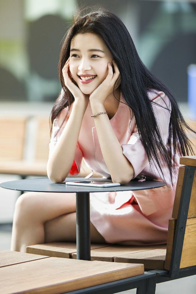 小花孙怡微博晒睡印自黑起来挡都挡不住