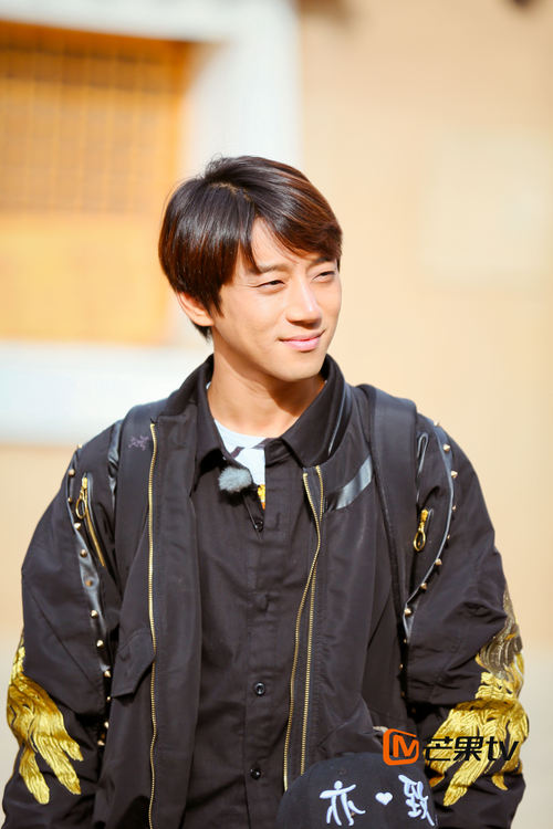 《爸爸4》黄致列:最会做"黑暗料理"的歌手_综艺要闻_娱乐频道