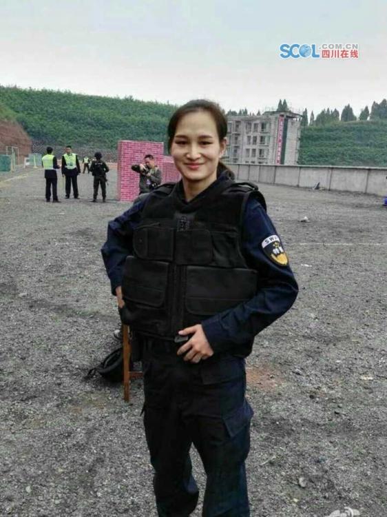 四川武警女特警图片