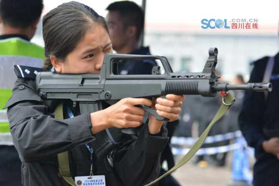 四川武警女特警图片