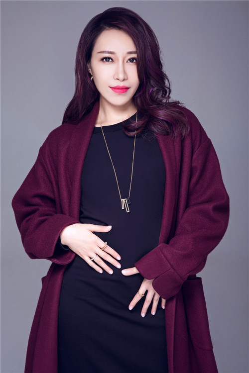 金池冬日时尚写真曝光 尽显神秘大女人范儿