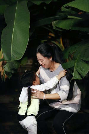 《爸爸4》阿拉蕾妈妈探班 露欣慰笑容超暖心