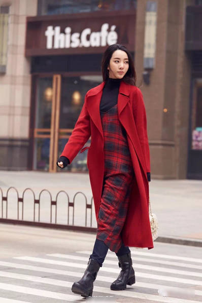 李思思为儿子庆祝两岁生日 罕见晒其照片