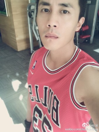 杜淳晒自拍似樱木花道 《罗曼》吃饼表情蹿红