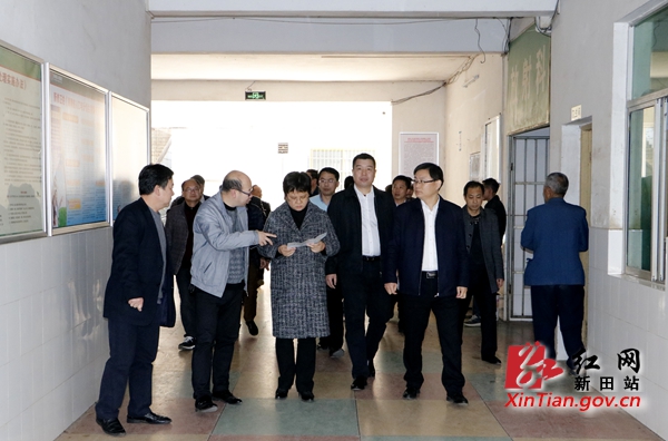 唐军深入新田城区市场和医院等地视察禽流感防控工作