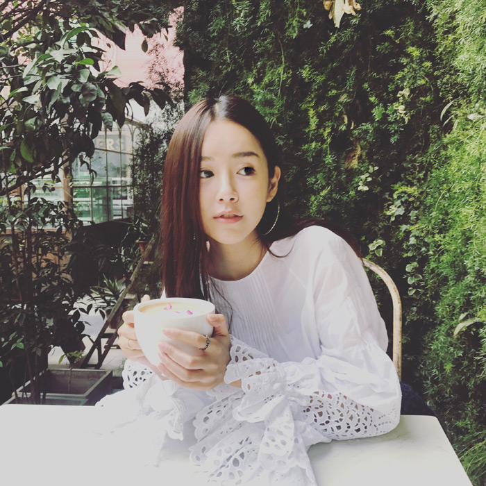 [nextpage]据悉,张子萱于2016年10月23日上午在上海为陈赫产下一女,小