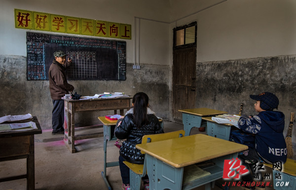 靖州:教书匠坚守山村39年