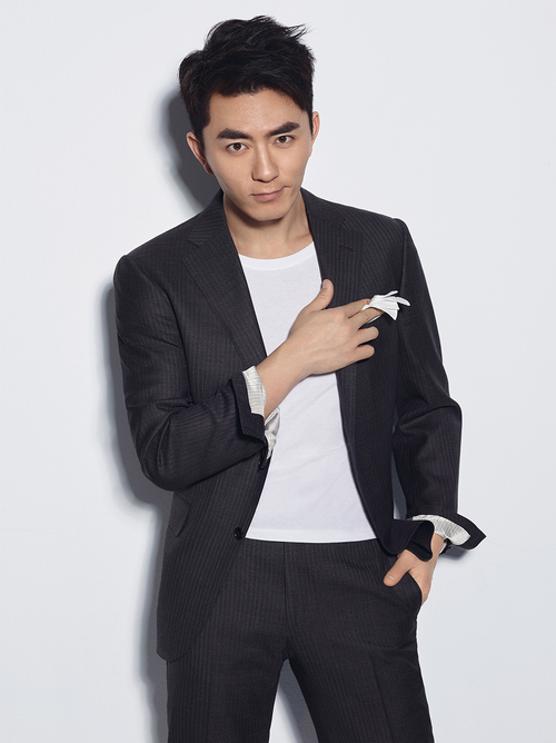 张宁江曝帅感休闲写真 酷帅魅惑展绅士风度