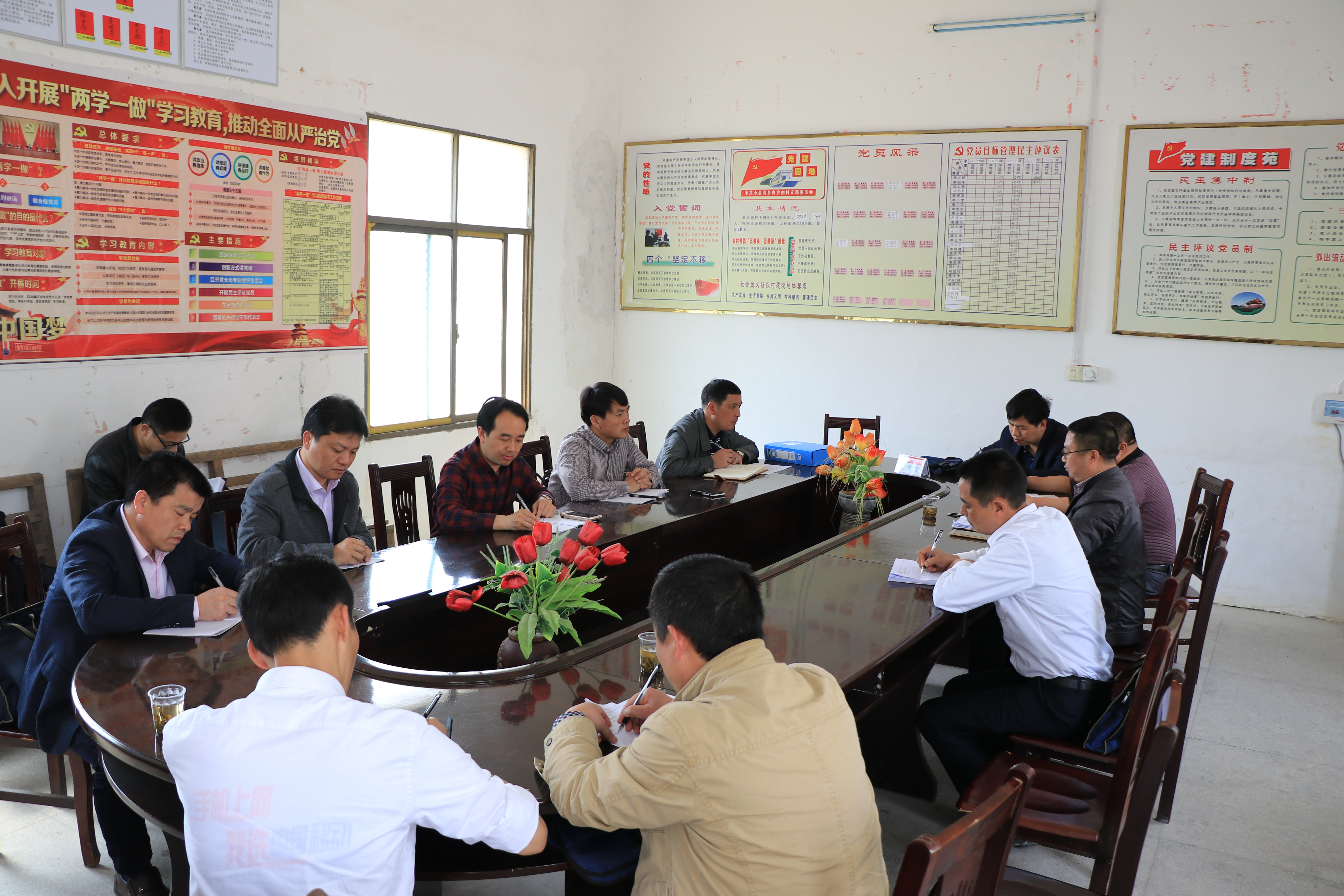 金洞:邓扬中率队深入基层指导扶贫工作_金洞_永州站