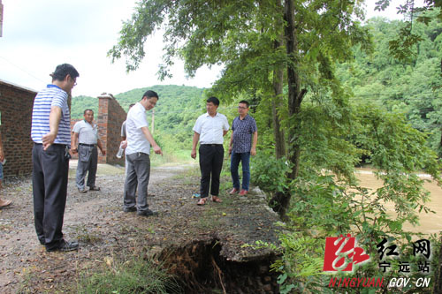 宁远唐浩深入一线指导抗洪救灾工作