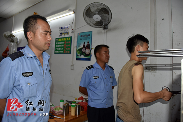 回应百姓呼声02靖州县城市管理执法大队开展夜间整治行动