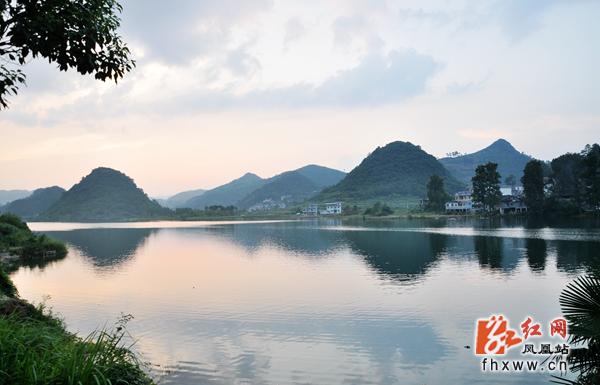 凤凰县悠悠长潭岗 醉美夕阳胜漓江