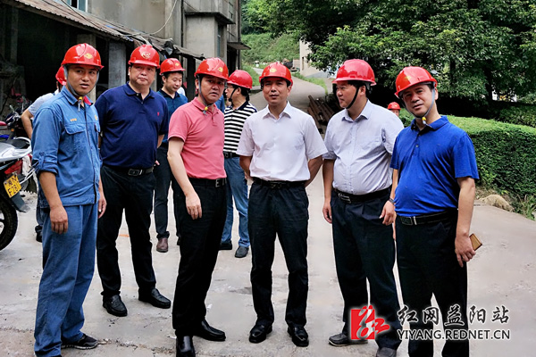 安化县委书记现场办公 全力帮扶企业脱困