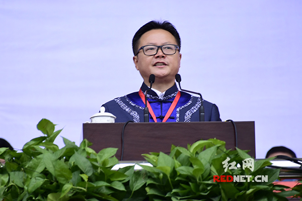 芷江侗族自治县委副书记,县人民政府县长王海涛致辞.