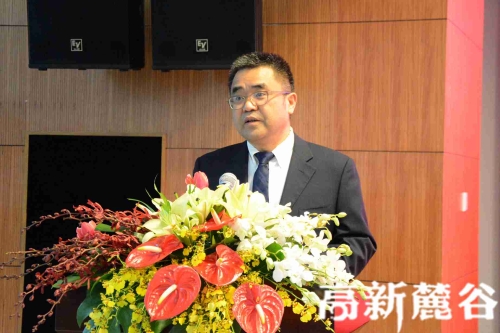 湖南日报报业集团党组成员,社务委员张永中参加签约.刘攀 摄